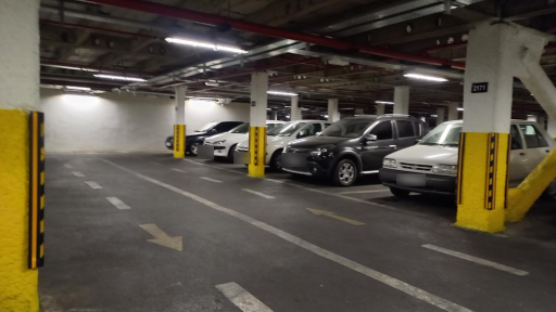 عکس پارکینگ بازار مبل ایران