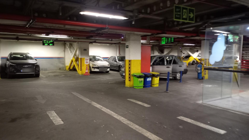 عکس پارکینگ بازار مبل ایران