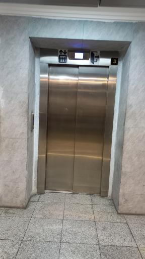 عکس پارکینگ بازار مبل ایران