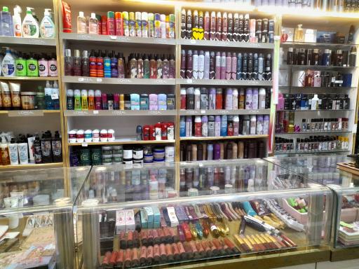 عکس فروشگاه لوازم آرایشی بهداشتی لاکچری