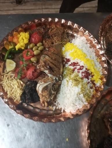 عکس رستوران بیرون بر لنگر