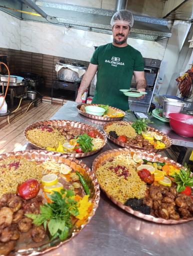 عکس رستوران بیرون بر لنگر