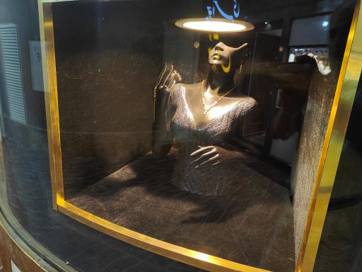 گالری طلا و جواهر اهورا