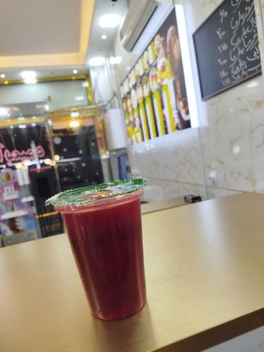 آبمیوه بستنی کاج 