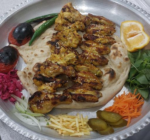 عکس باغ رستوران سنتی وزیر