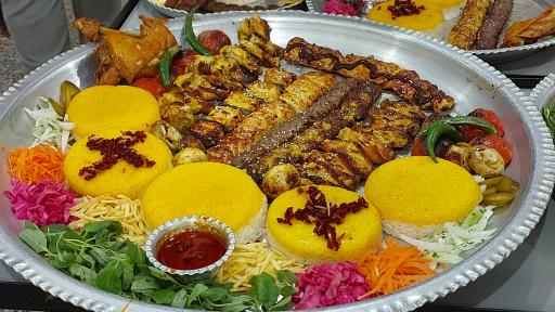 عکس باغ رستوران سنتی وزیر