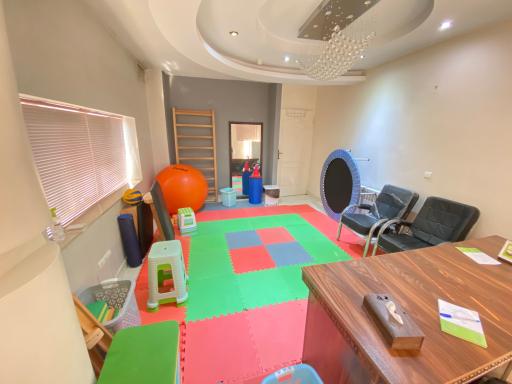 عکس کلینیک کاردرمانی و گفتاردرمانی رستا 