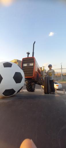 عکس میدان تراکتور