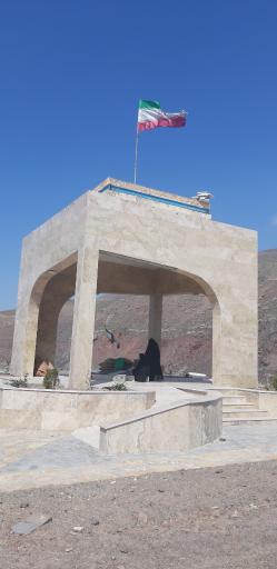 عکس مقبره شهدای گمنام دررود