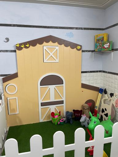 خانه کودک دوزبانه پیله تا پرواز