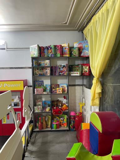 خانه کودک دوزبانه پیله تا پرواز