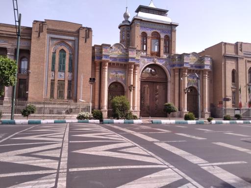 عکس سردر باغ ملی