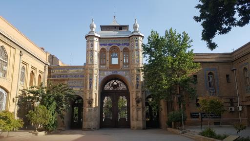 عکس سردر باغ ملی