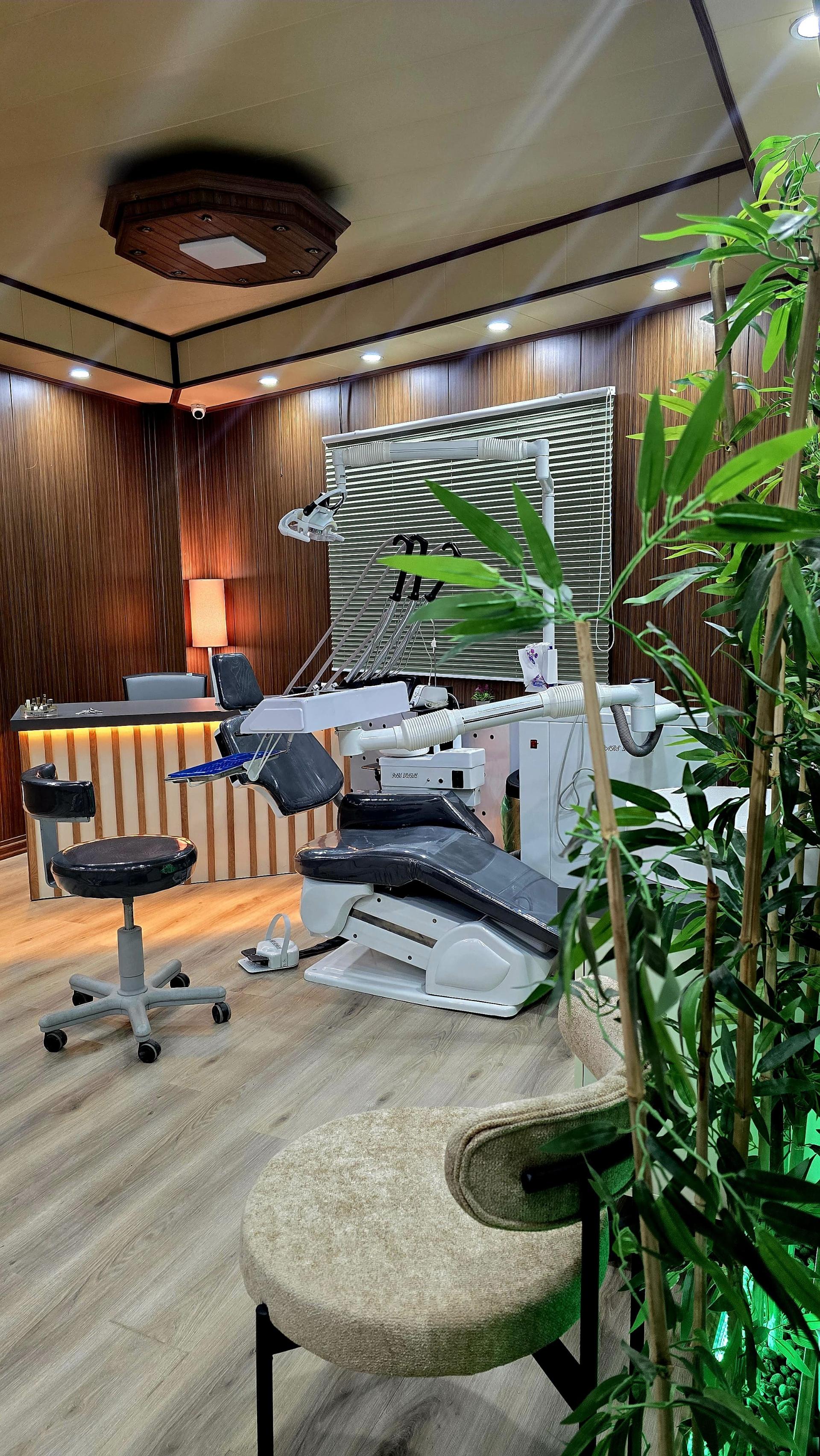 عکس مطب دکتر شمیم حاکم زاده جراح دندانپزشک