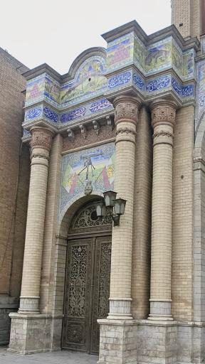 عکس سردر باغ ملی