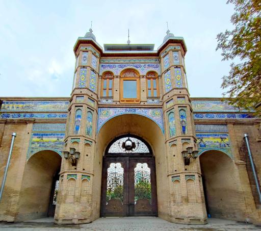 عکس سردر باغ ملی