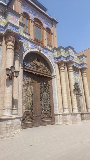 عکس سردر باغ ملی