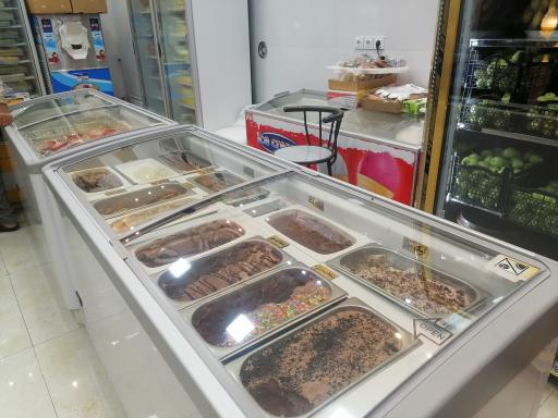 عکس بستنی فروشی گلزار