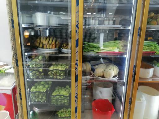 عکس بستنی فروشی گلزار