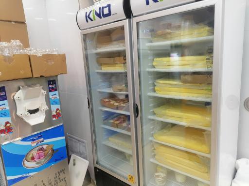 عکس بستنی فروشی گلزار