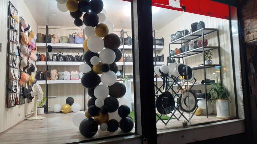 عکس فروشگاه کیف و کفش بشکاف