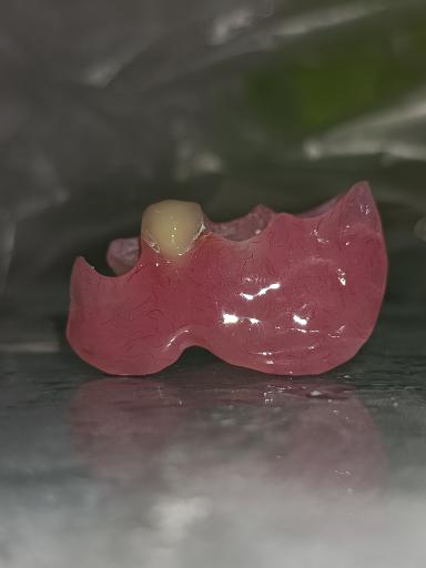 عکس لابراتوار دندانسازی یونیک