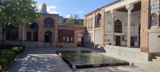 عکس عمارت آصف وزیری