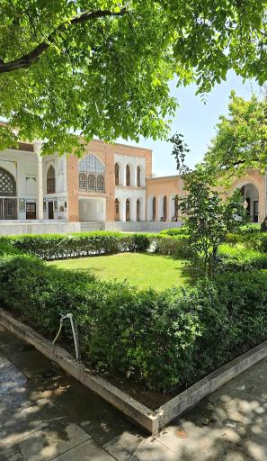 عکس عمارت آصف وزیری