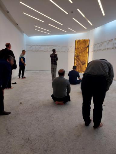 عکس نمازخانه مهر ماه