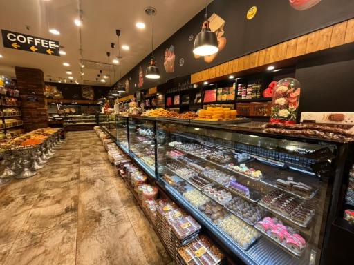 عکس نان و شیرینی قصر پاپلی (شعبه ۵)