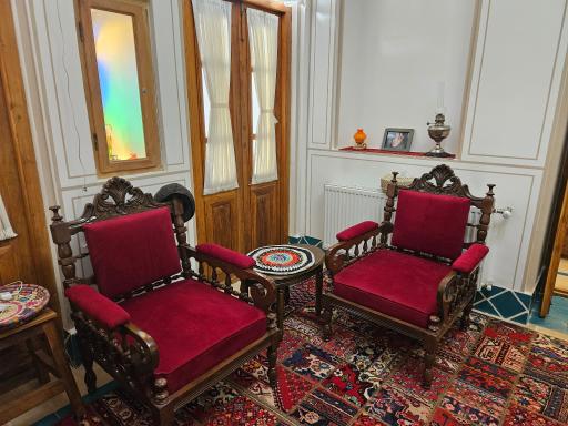 عکس عمارت قاجاری ماه گرفته