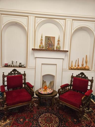 عکس عمارت قاجاری ماه گرفته