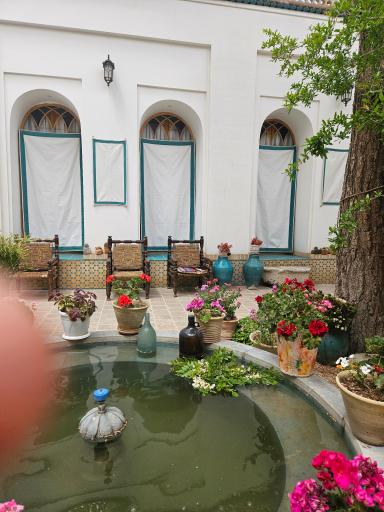 عکس عمارت قاجاری ماه گرفته