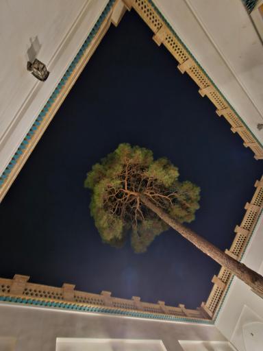 عکس عمارت قاجاری ماه گرفته