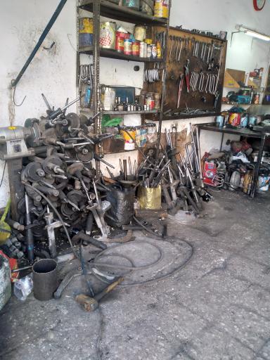 عکس تعمیرگاه کمک خودرو