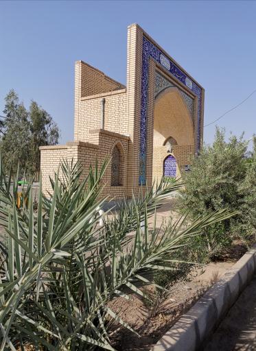 عکس آرامستان بزرگ زواره