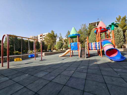 عکس زمین بازی کودکان
