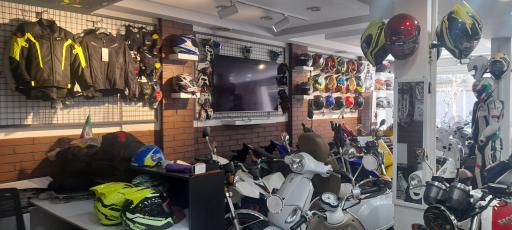 عکس فروشگاه و تعمیرگاه موتوجی