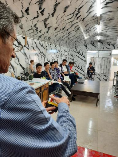 دبیرستان پسرانه نادری متوسطه اول