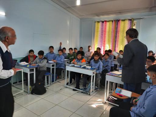 دبیرستان پسرانه نادری متوسطه اول