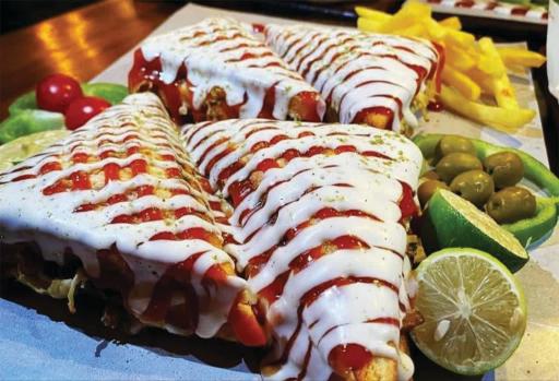 عکس ساندویج‌ و فلافل‌ دولپی‌ دایی جون