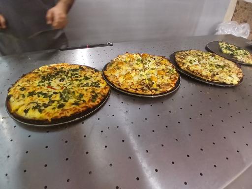 عکس پیتزا سلف سرویس پارس