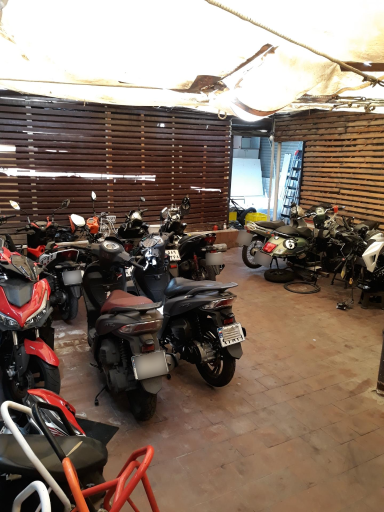 عکس فروشگاه و تعمیرگاه موتوجی