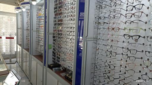 عکس عینک چشم انداز دکتر برزا