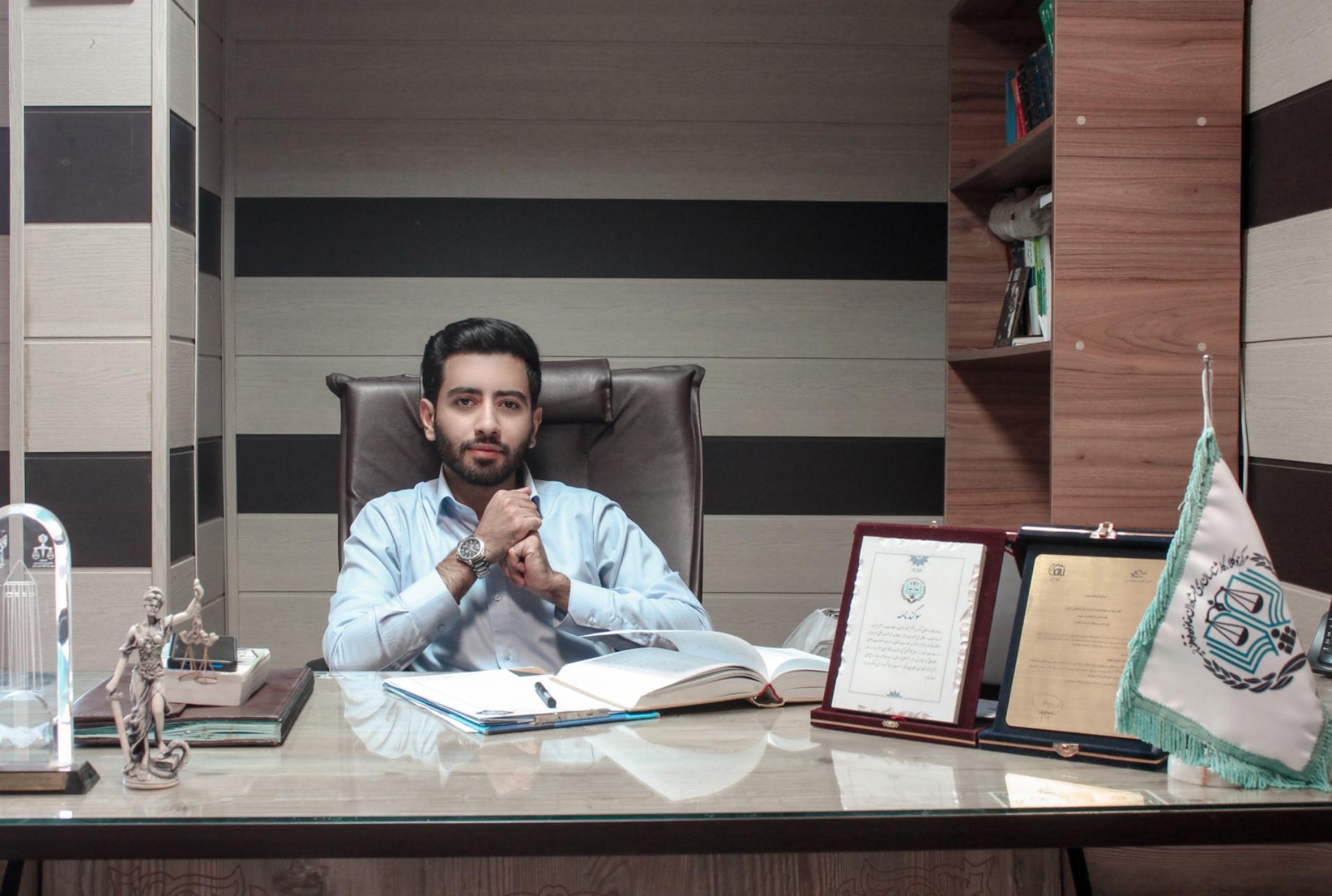 عکس دفتر وکالت پوریا طاهری