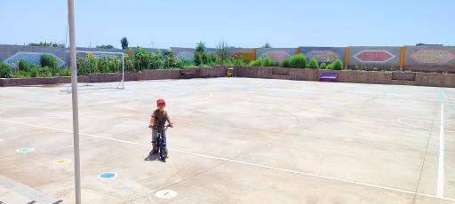 عکس دبیرستان دخترانه مرحوم نیره کاظم زاده