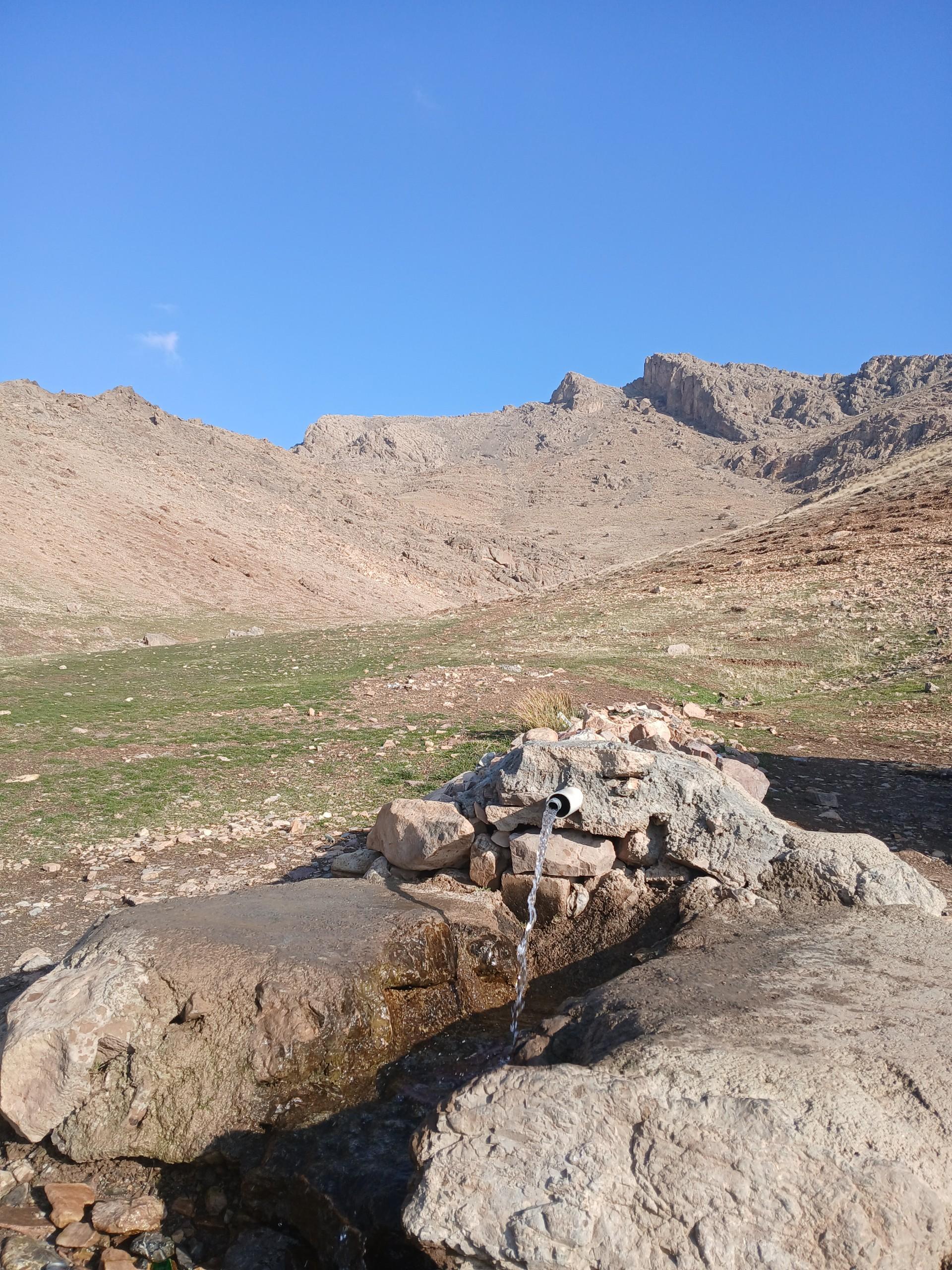 عکس چشمه ی محله ی کوی دانش