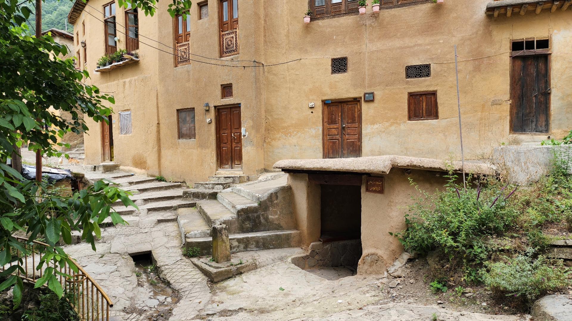 عکس چشمه تاریخی دره خونی