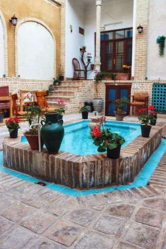 عکس عمارت سنتی گلابگیر