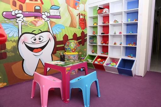 عکس کلینیک دندانپزشکی تخصصی پارمیس